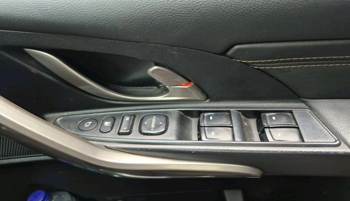 2020 Mahindra XUV500 W11, Diesel, Manual, 30,820 km, interior