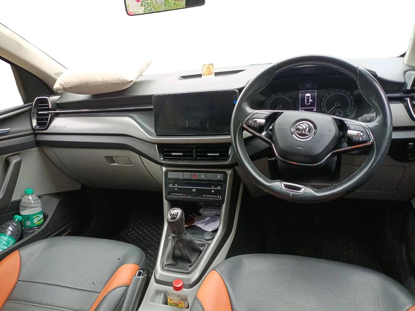 2023 Skoda KUSHAQ AMBITION 1.0L TSI MT, Petrol, Manual, 33,846 km, interior