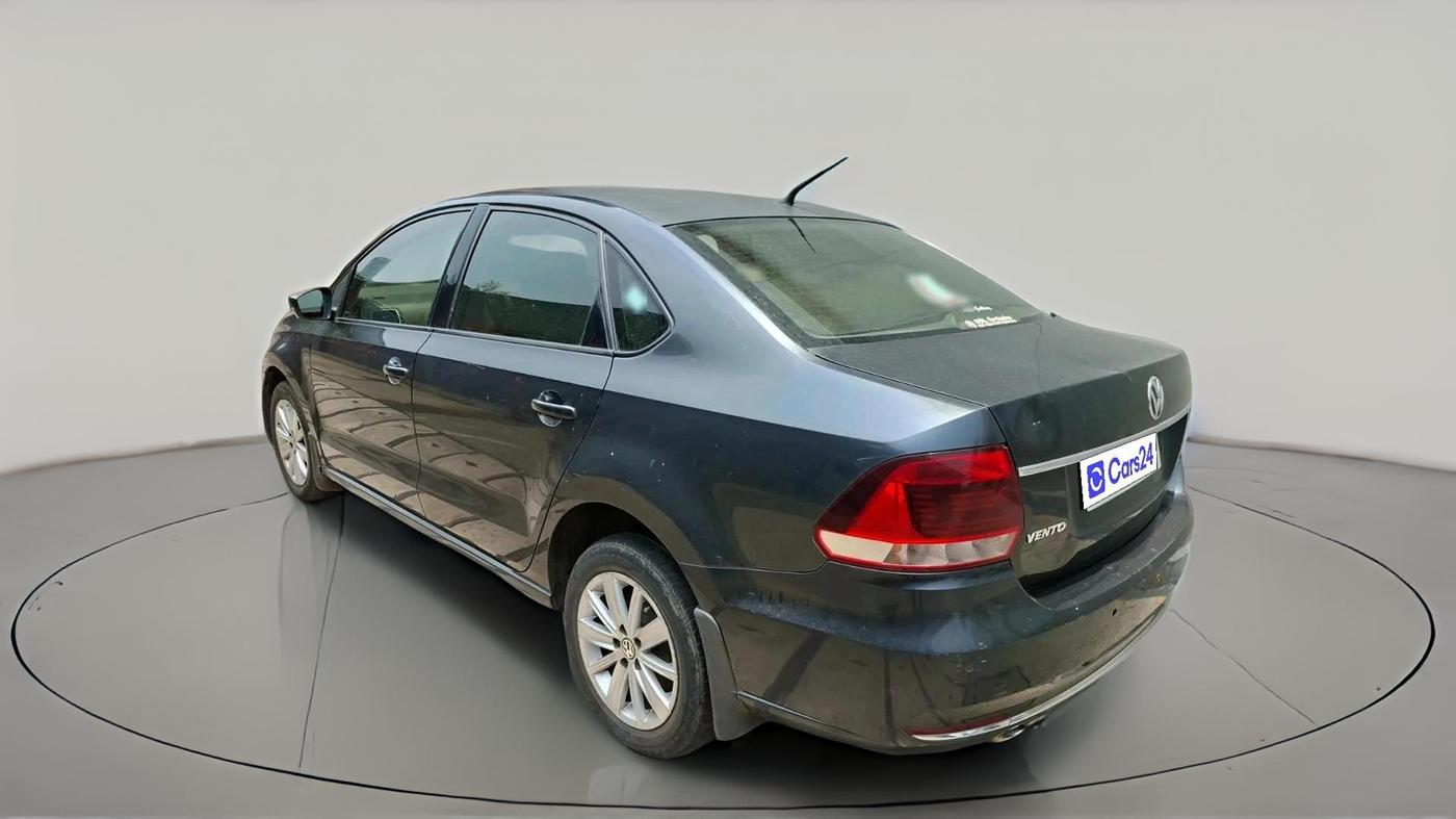 2016 Volkswagen Vento HIGHLINE 1.5 AT, Diesel, Automatic, 1,79,084 km, exterior