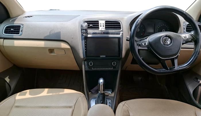 2016 Volkswagen Vento HIGHLINE 1.5 AT, Diesel, Automatic, 1,79,084 km, interior