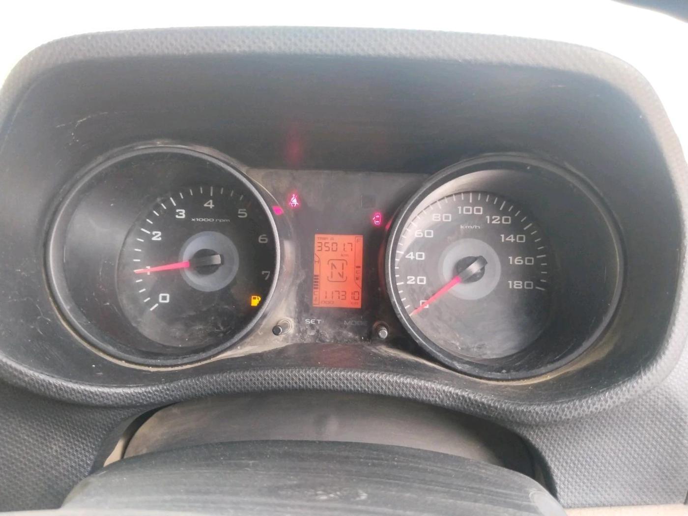 2017 Mahindra TUV300 T4 PLUS, Diesel, Manual, 1,17,310 km, interior