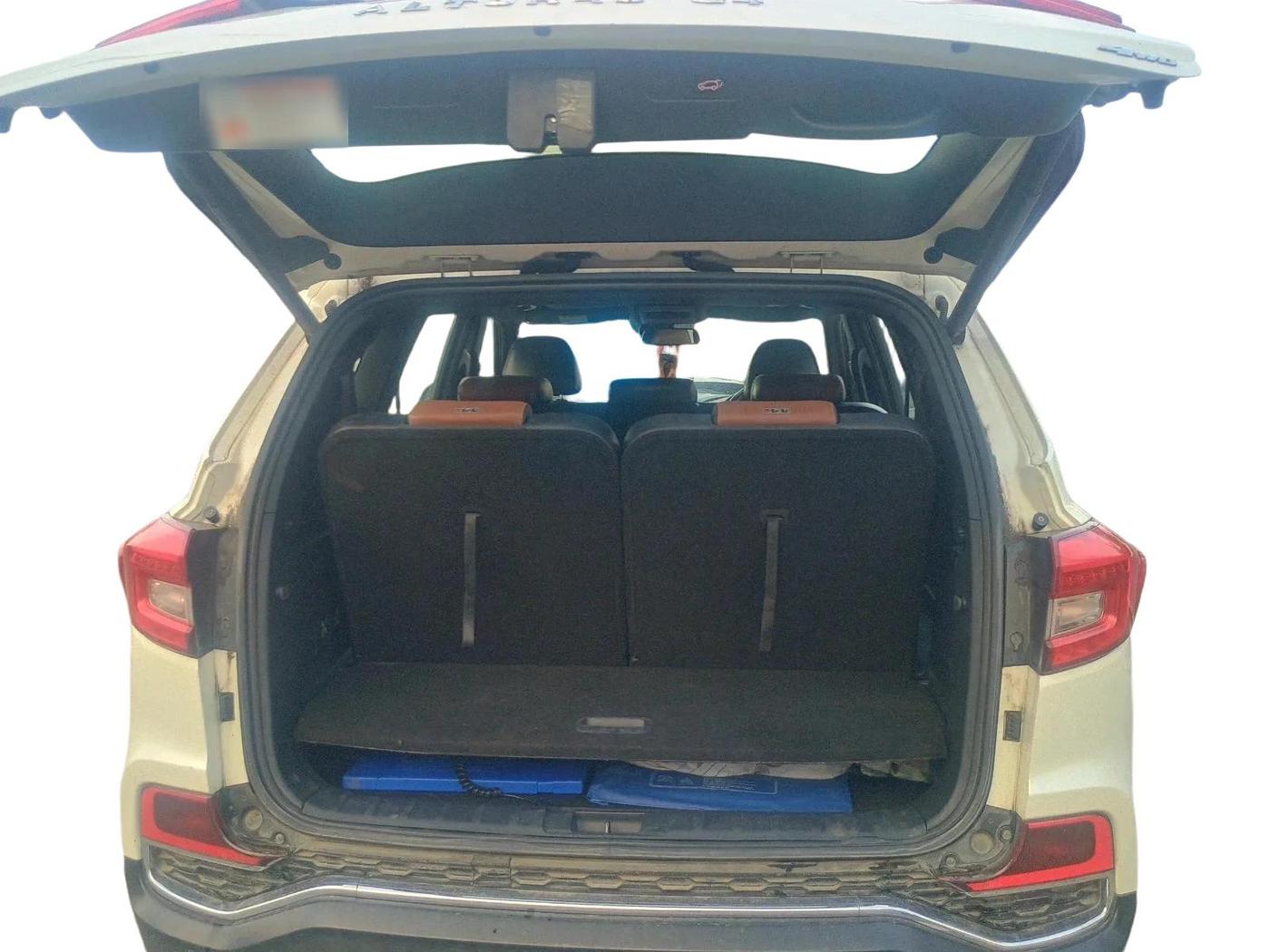 2019 Mahindra ALTURAS G4 4WD AT, Diesel, Automatic, 1,19,929 km, exterior