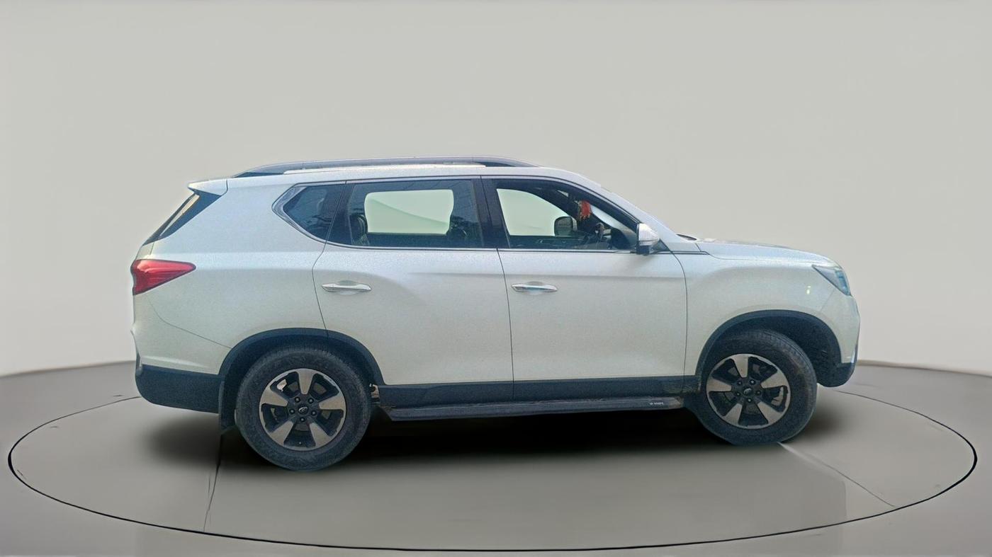 2019 Mahindra ALTURAS G4 4WD AT, Diesel, Automatic, 1,19,929 km, exterior