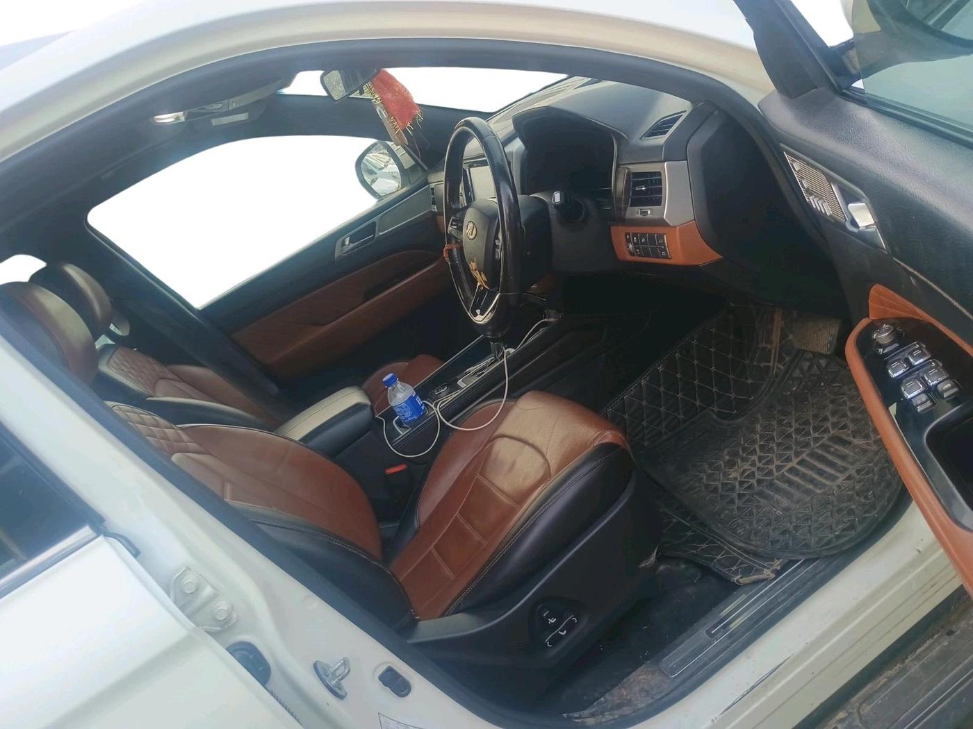 2019 Mahindra ALTURAS G4 4WD AT, Diesel, Automatic, 1,19,929 km, interior