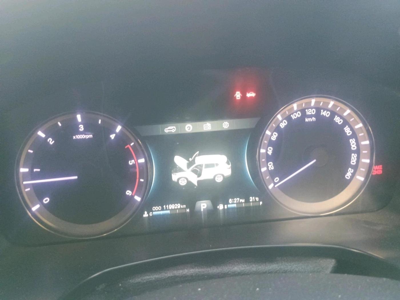 2019 Mahindra ALTURAS G4 4WD AT, Diesel, Automatic, 1,19,929 km, interior