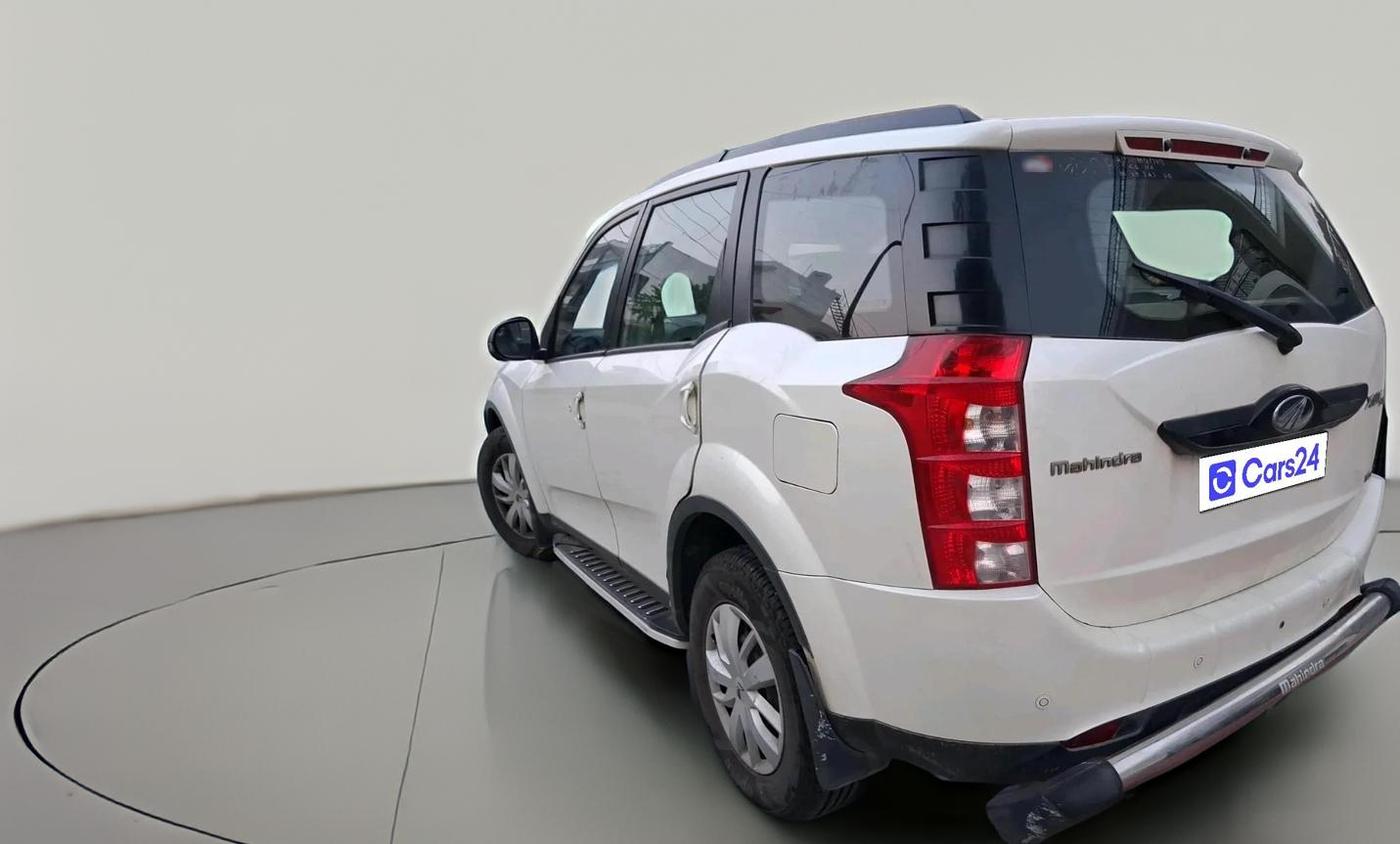 2017 Mahindra XUV500 W6 1.99, Diesel, Manual, 1,31,936 km, exterior