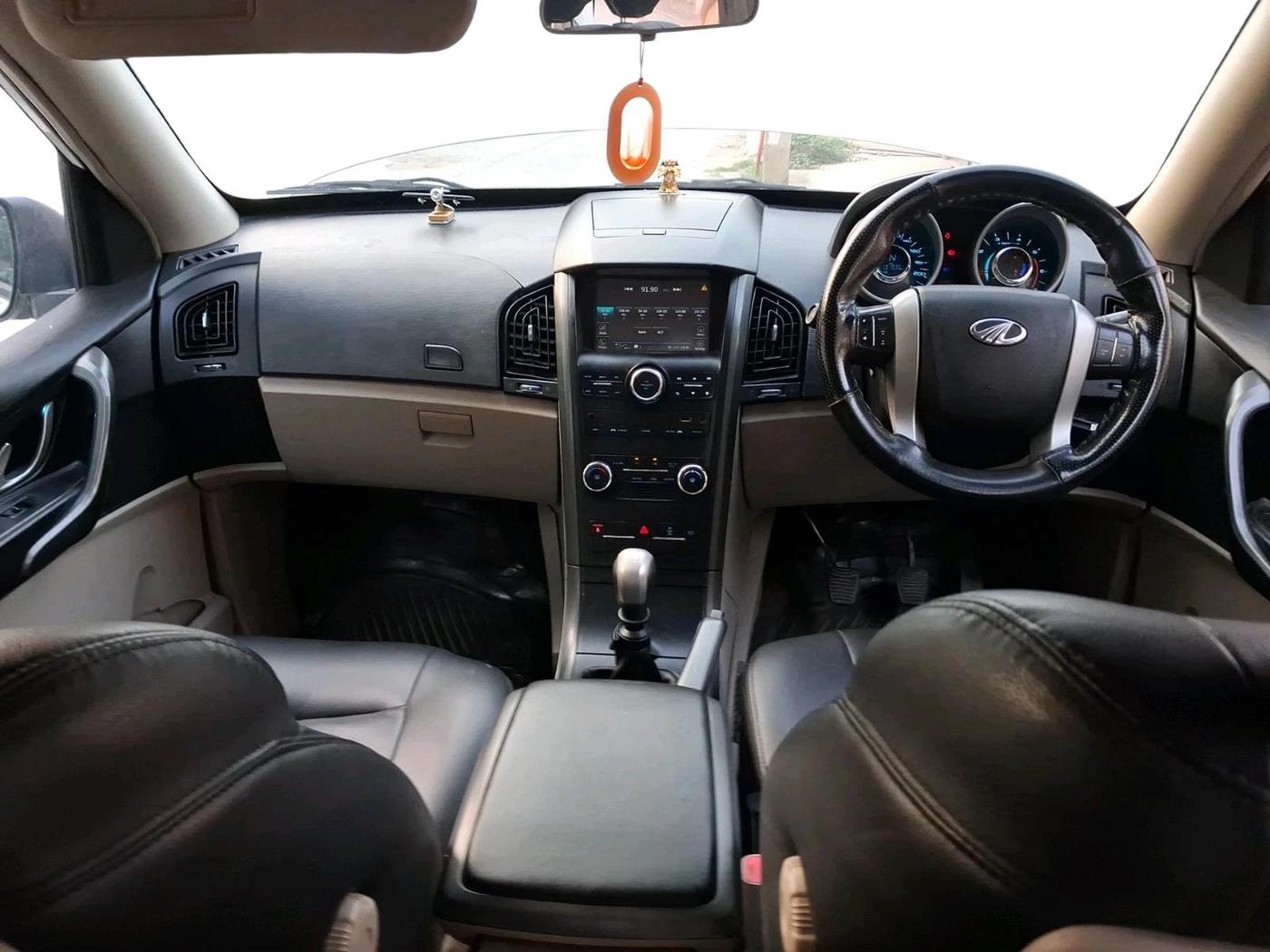 2017 Mahindra XUV500 W6 1.99, Diesel, Manual, 1,31,936 km, interior