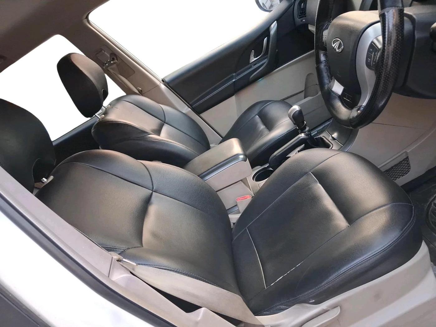 2017 Mahindra XUV500 W6 1.99, Diesel, Manual, 1,31,936 km, interior