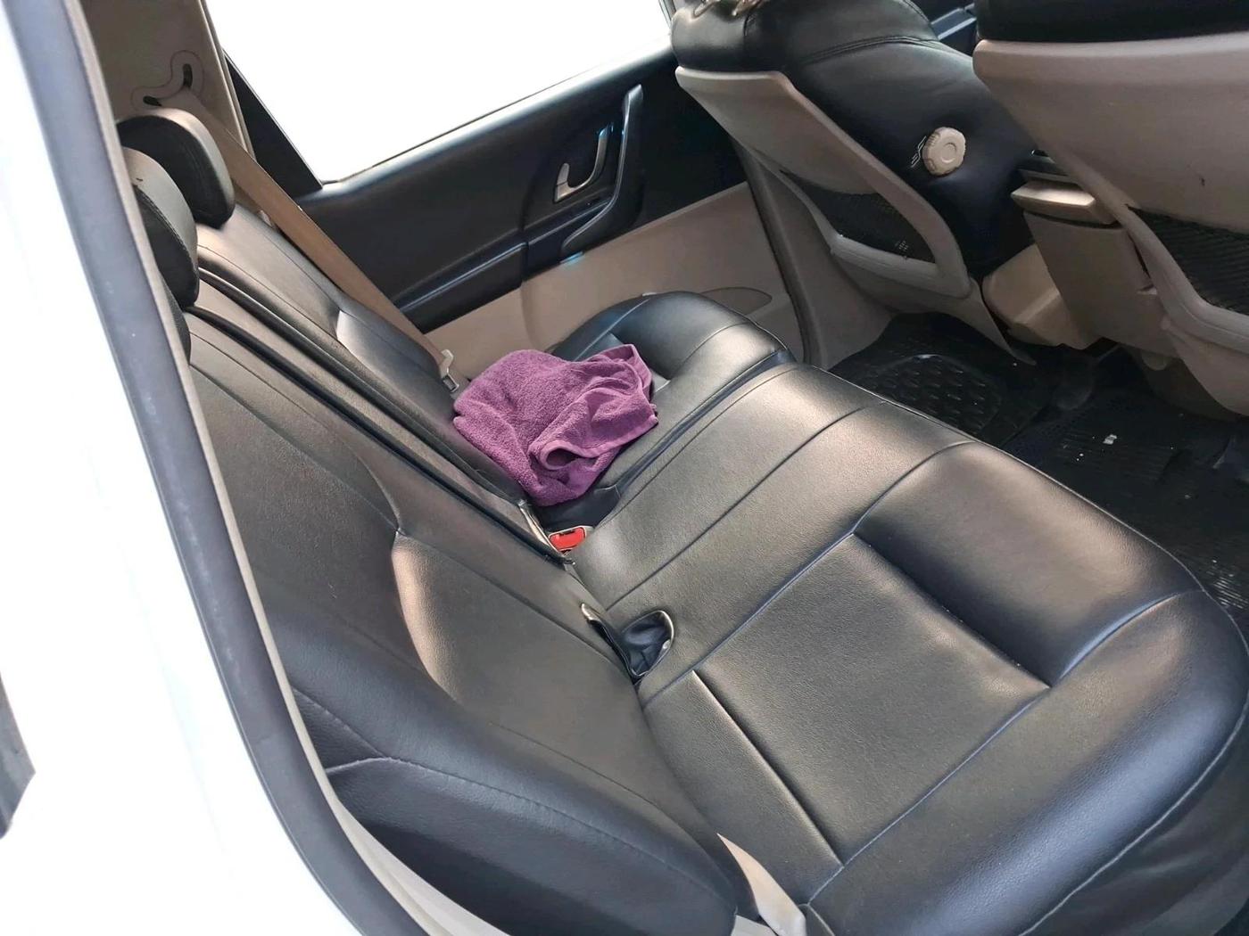 2017 Mahindra XUV500 W6 1.99, Diesel, Manual, 1,31,936 km, interior