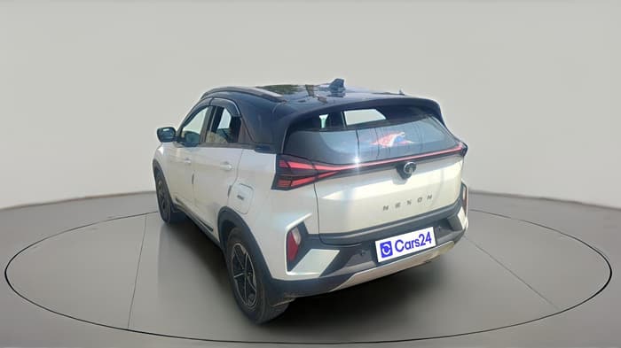 2024 Tata NEXON FEARLESS + SUNROOF DCA DUAL TONE 1.2 PETROL, Petrol, Automatic, 23,145 km, exterior