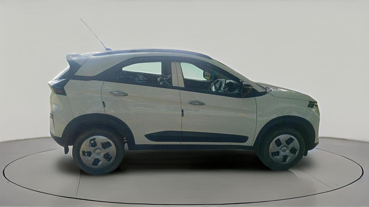 2025 Tata NEXON Smart Plus (S) 1.5 Diesel 5MT, Diesel, Manual, 17,424 km, exterior