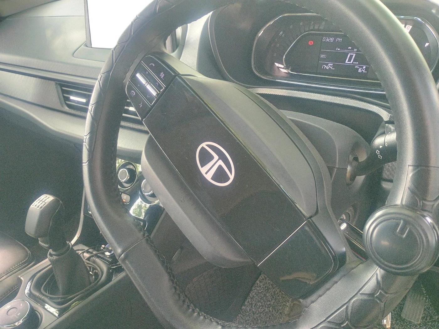 2025 Tata NEXON Smart Plus (S) 1.5 Diesel 5MT, Diesel, Manual, 17,424 km, interior