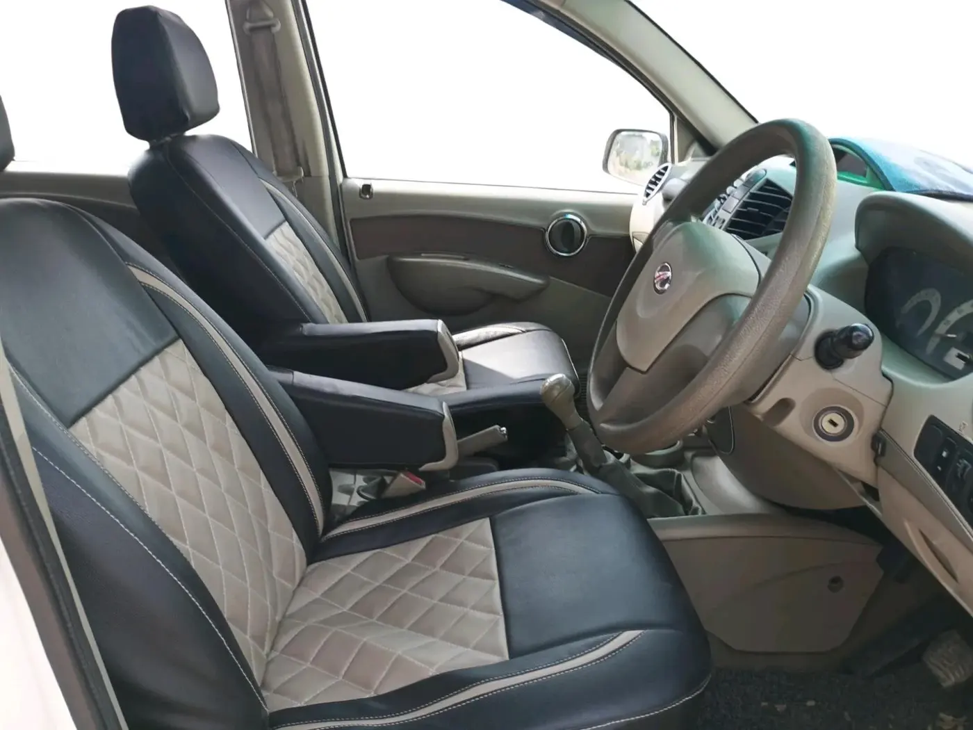 2014 Mahindra Quanto C6, Diesel, Manual, 1,00,248 km, interior