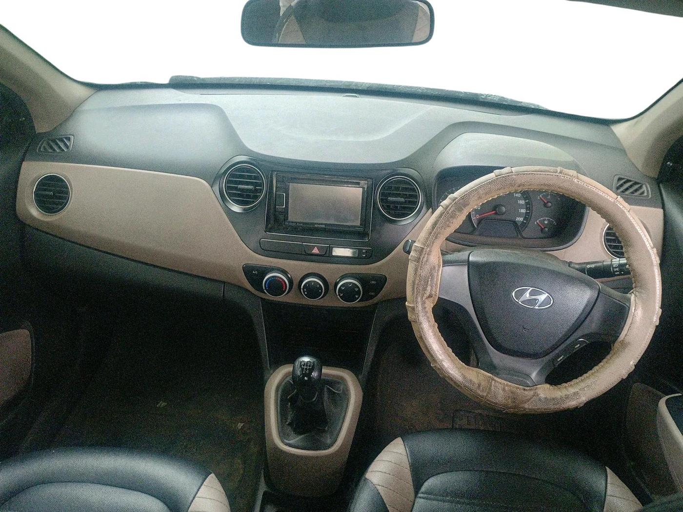 2015 Hyundai Xcent BASE 1.1, Diesel, Manual, 1,05,328 km, interior