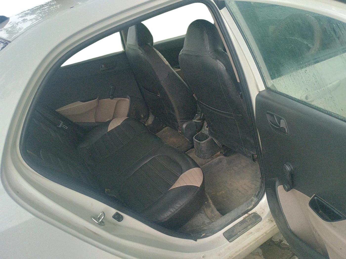 2015 Hyundai Xcent BASE 1.1, Diesel, Manual, 1,05,328 km, interior