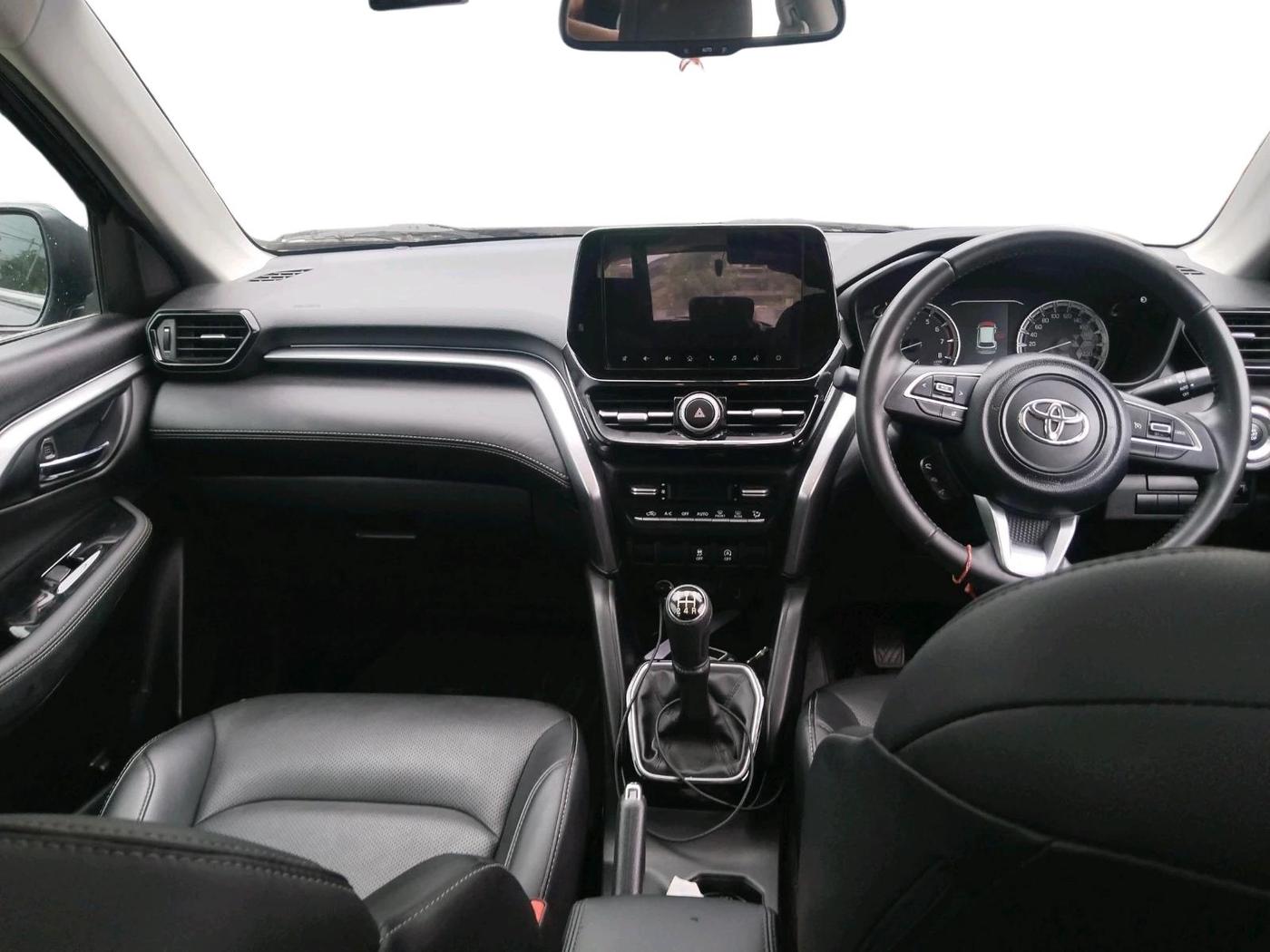 2024 Toyota URBAN CRUISER HYRYDER V NEO DRIVE, Petrol, Manual, 46,125 km, interior
