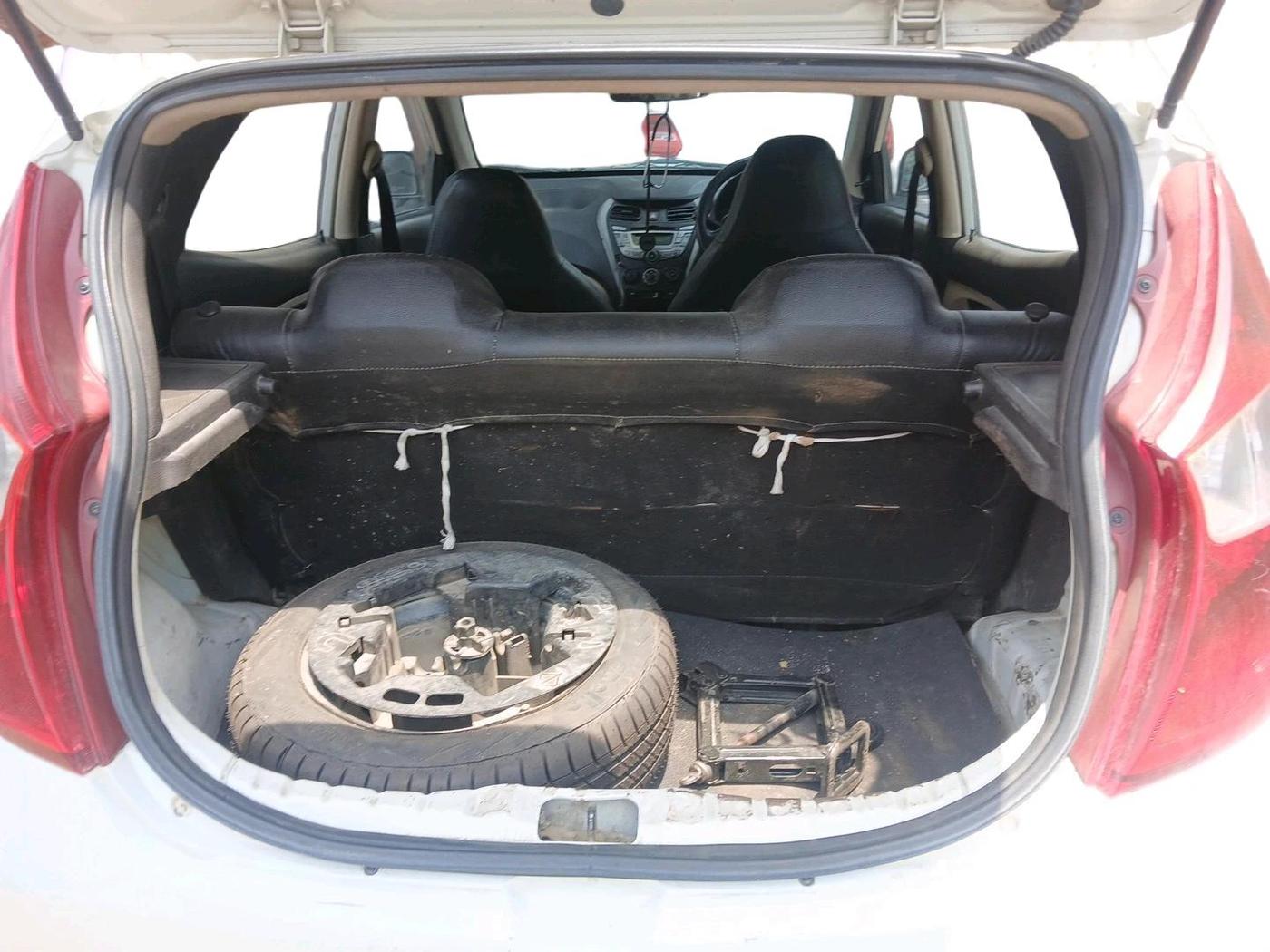 2012 Hyundai Eon MAGNA + LPG, Petrol, Manual, 1,76,461 km, exterior