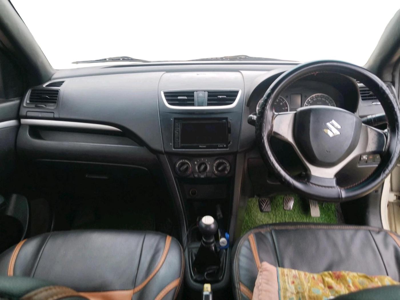 2014 Maruti Swift VXI, CNG, Manual, 97,067 km, interior