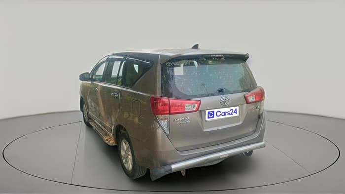 2016 Toyota Innova Crysta 2.4 VX 8 STR, Diesel, Manual, 1,52,397 km, exterior