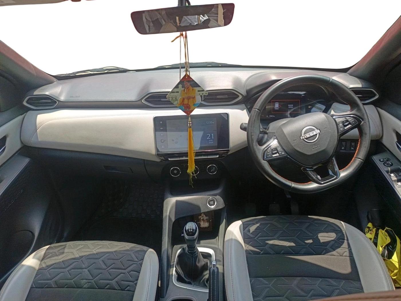 2024 Nissan MAGNITE Tekna B4D 1.0 Petrol MT, Petrol, Manual, 10,665 km, interior