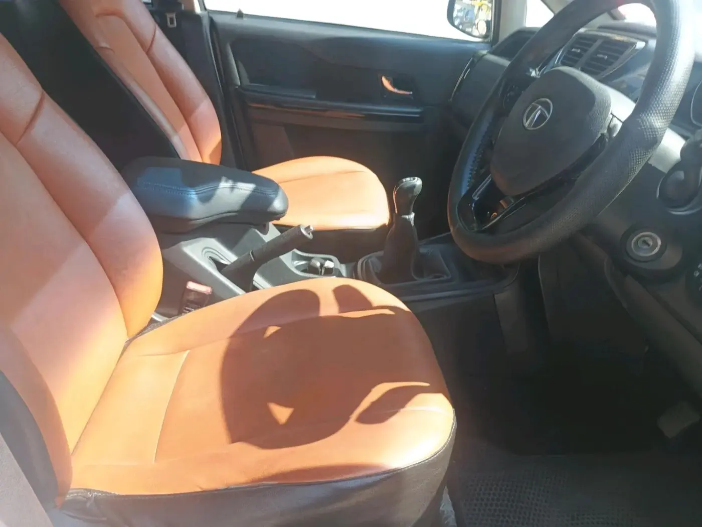 2018 Tata Hexa XE 4X2 7 STR, Diesel, Manual, 87,348 km, interior