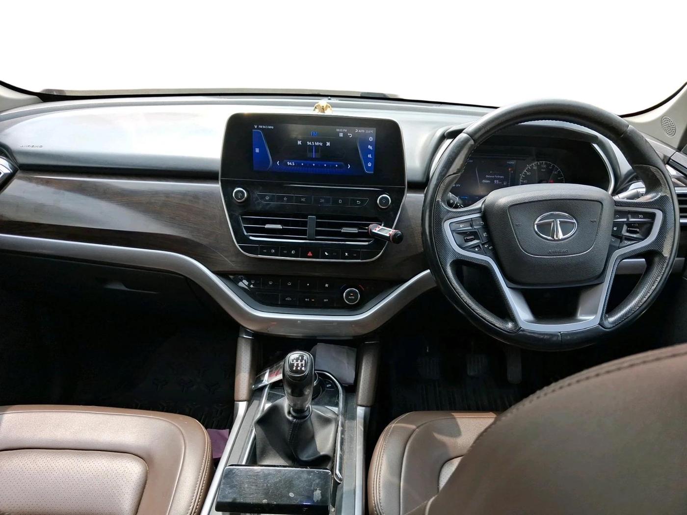 2019 Tata Harrier XZ 2.0L, Diesel, Manual, 1,01,837 km, interior