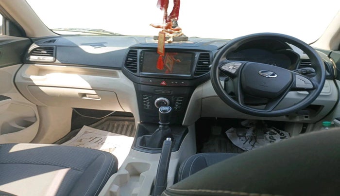 2022 Mahindra XUV300 W6 1.2 PETROL, Petrol, Manual, 25,932 km, interior