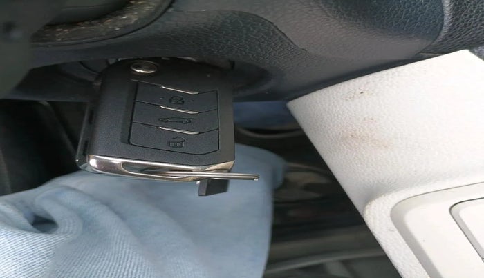 2022 Mahindra XUV300 W6 1.2 PETROL, Petrol, Manual, 25,932 km, interior