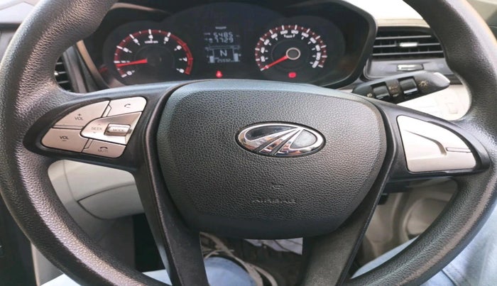 2022 Mahindra XUV300 W6 1.2 PETROL, Petrol, Manual, 25,932 km, interior