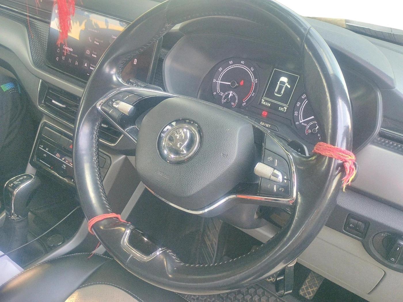 2022 Skoda KUSHAQ AMBITION 1.0L TSI AT, Petrol, Automatic, 1,06,334 km, interior