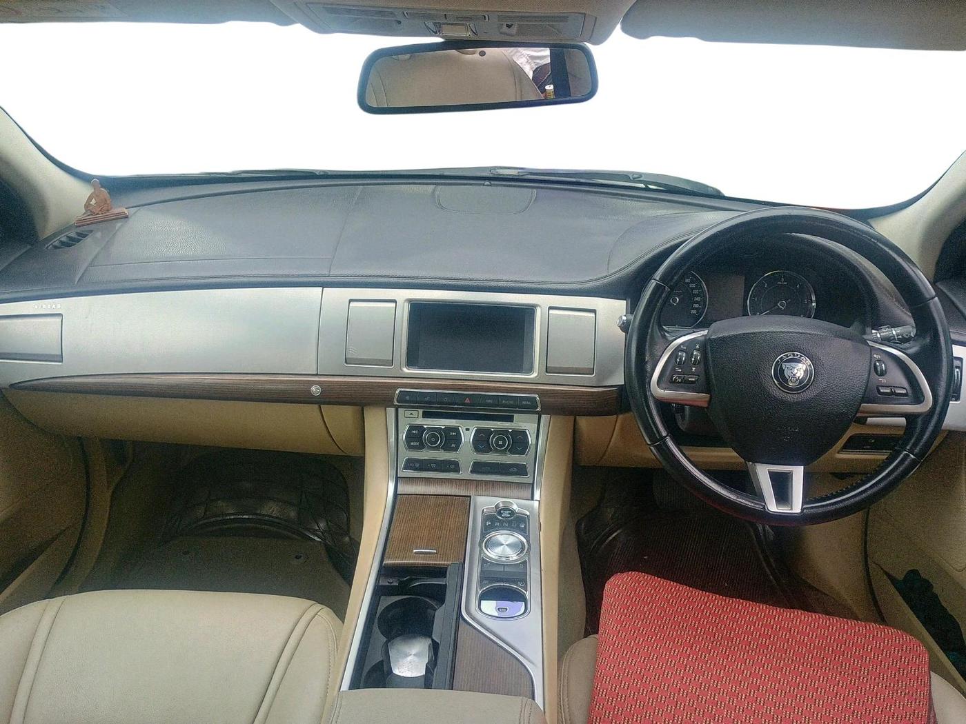 2014 Jaguar XF 2.2 DIESEL LUXURY, Diesel, Automatic, 1,30,999 km, interior