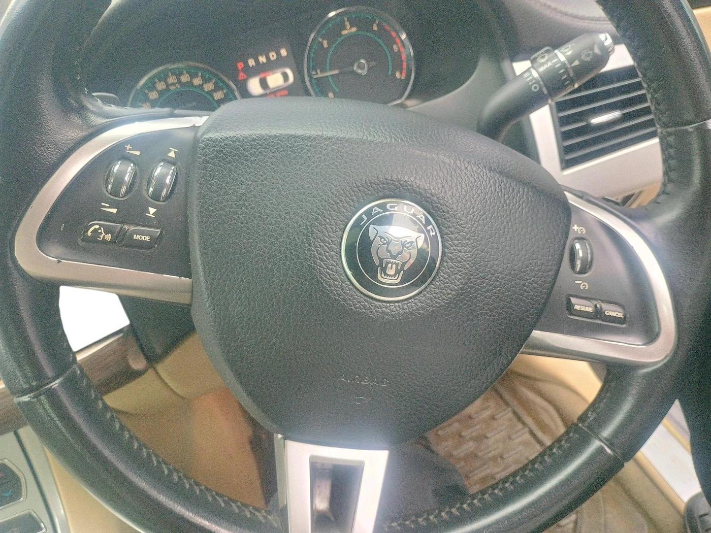 2014 Jaguar XF 2.2 DIESEL LUXURY, Diesel, Automatic, 1,30,999 km, interior
