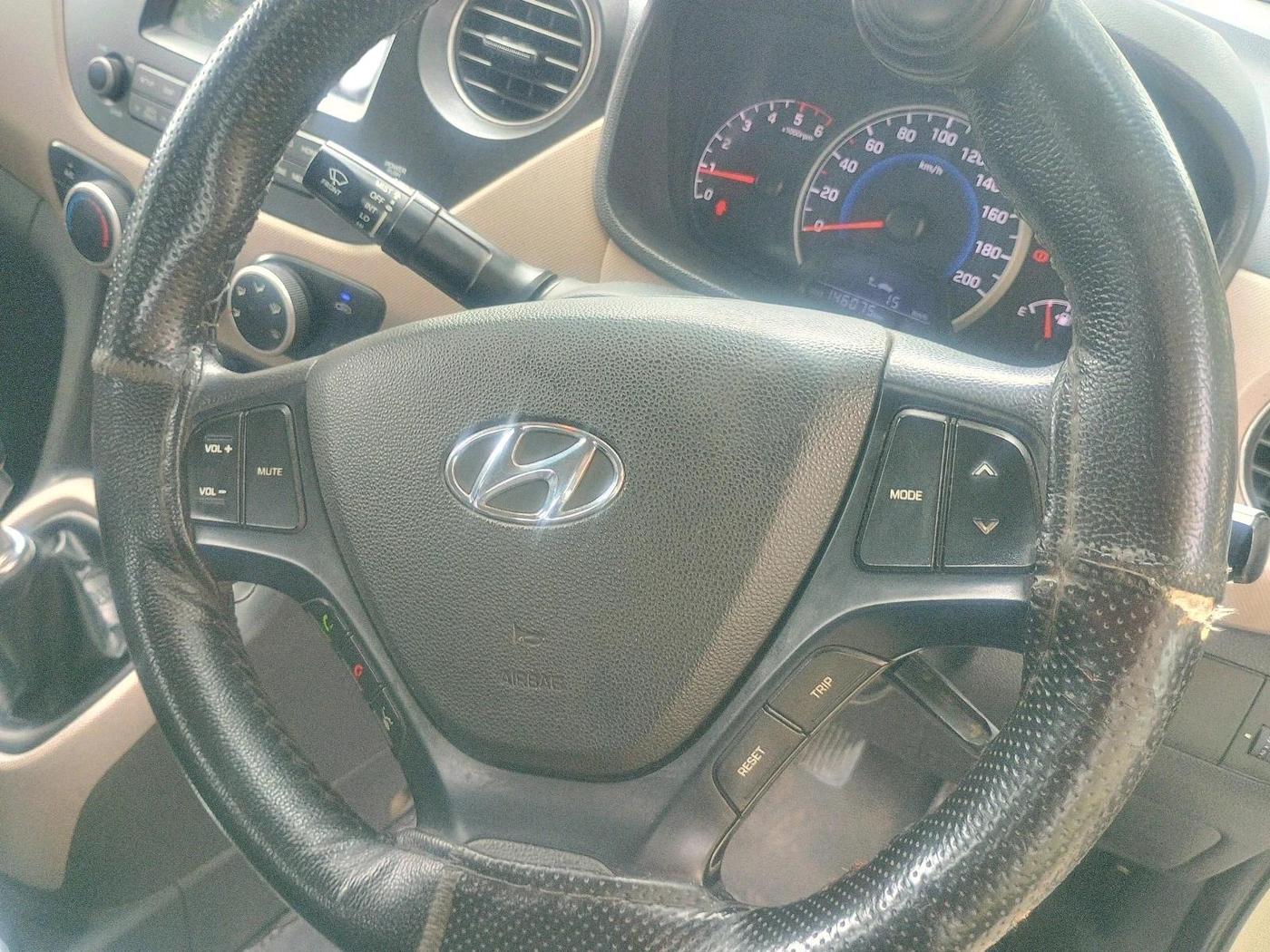 2017 Hyundai Grand i10 SPORTZ (O) 1.2 U2 CRDI, Diesel, Manual, 1,46,075 km, interior