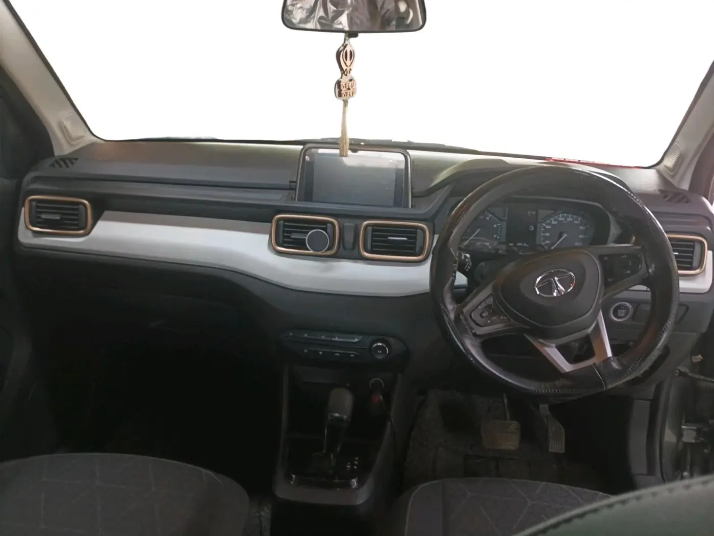 2022 Tata PUNCH ACCOMPLISHED AMT, Petrol, Automatic, 39,212 km, interior