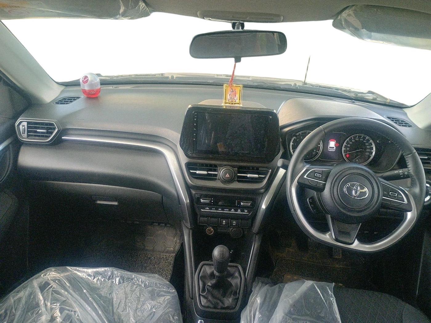 2026 Toyota URBAN CRUISER HYRYDER E NEO DRIVE, Petrol, Manual, 2,965 km, interior