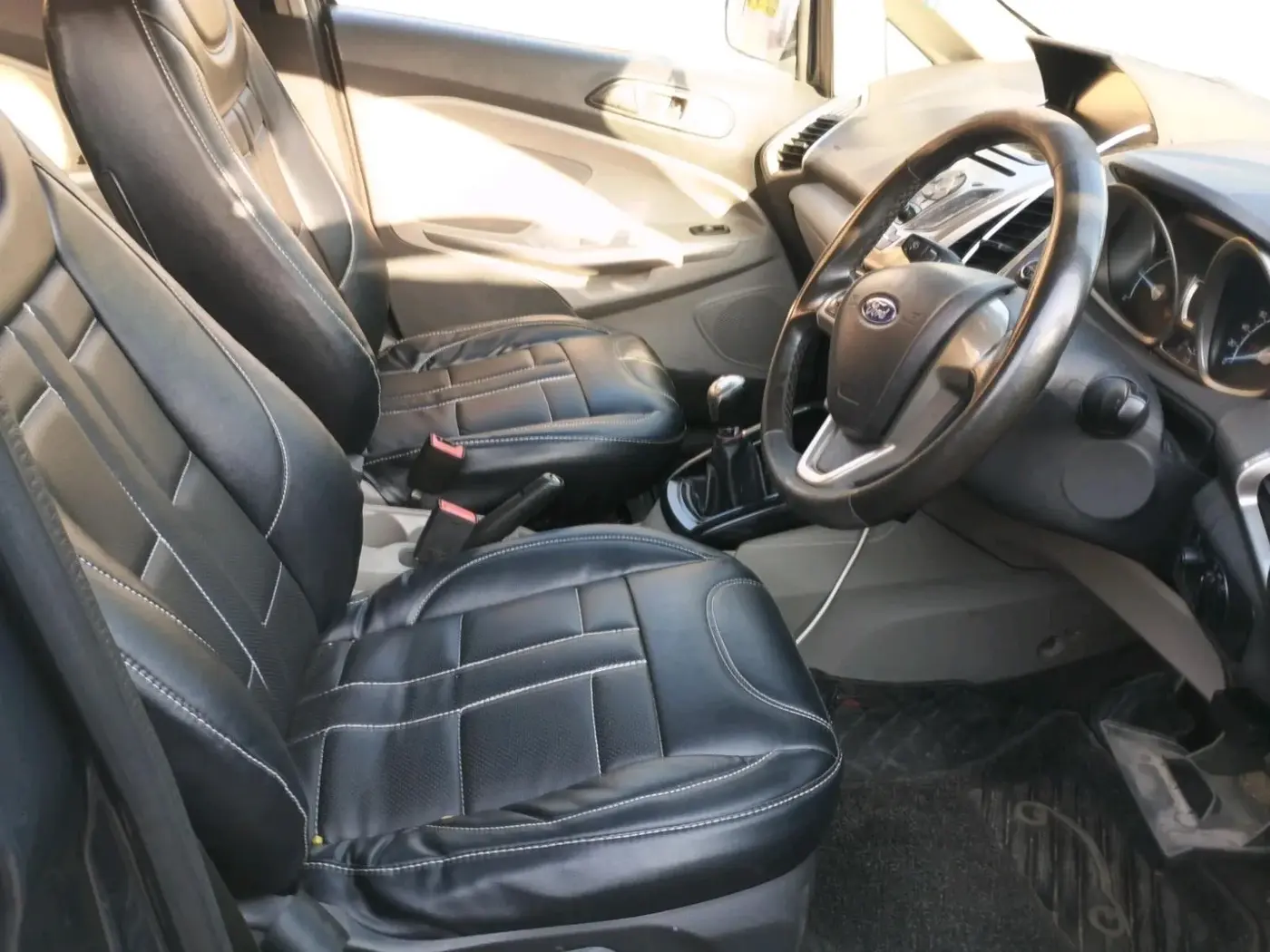 2017 Ford Ecosport TITANIUM 1.5L DIESEL, Diesel, Manual, 1,18,674 km, interior