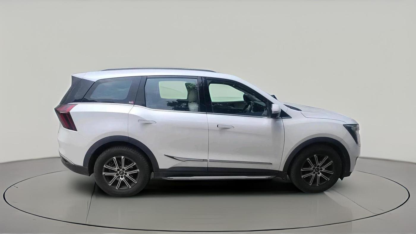 2023 Mahindra XUV700 AX 7 LUXURY D AWD AT 7 STR, Diesel, Automatic, 78,784 km, exterior
