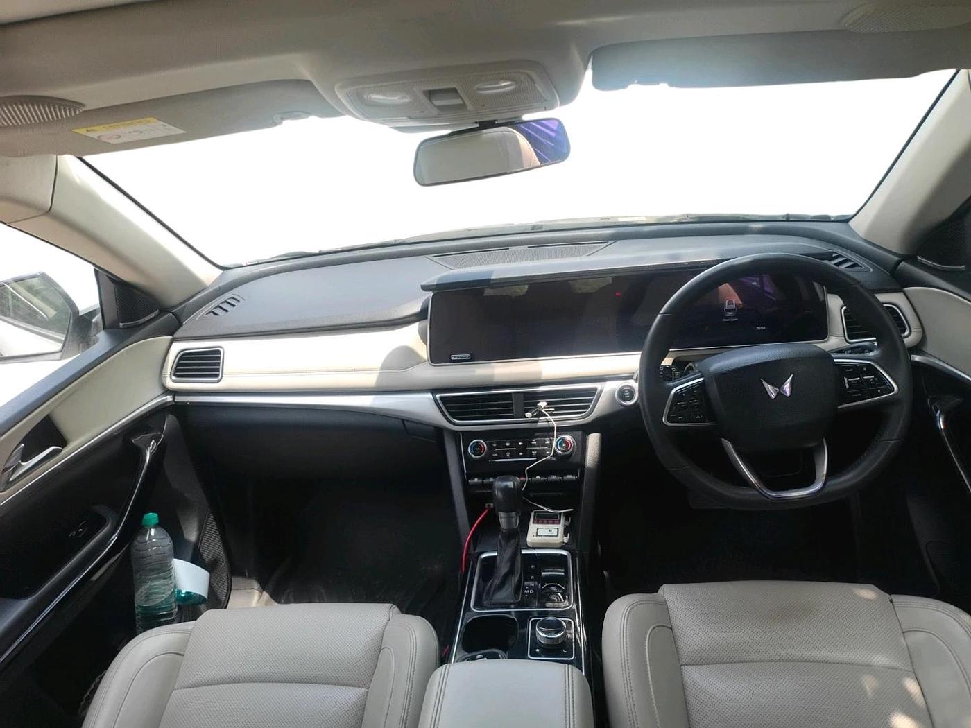 2023 Mahindra XUV700 AX 7 LUXURY D AWD AT 7 STR, Diesel, Automatic, 78,784 km, interior