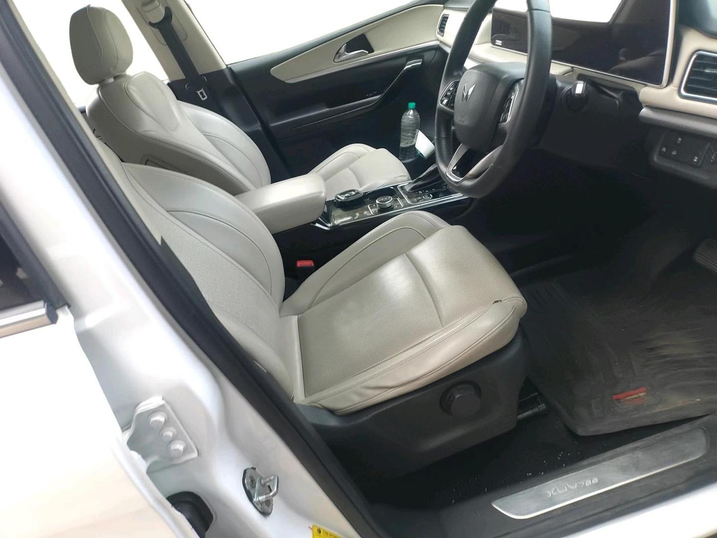 2023 Mahindra XUV700 AX 7 LUXURY D AWD AT 7 STR, Diesel, Automatic, 78,784 km, interior
