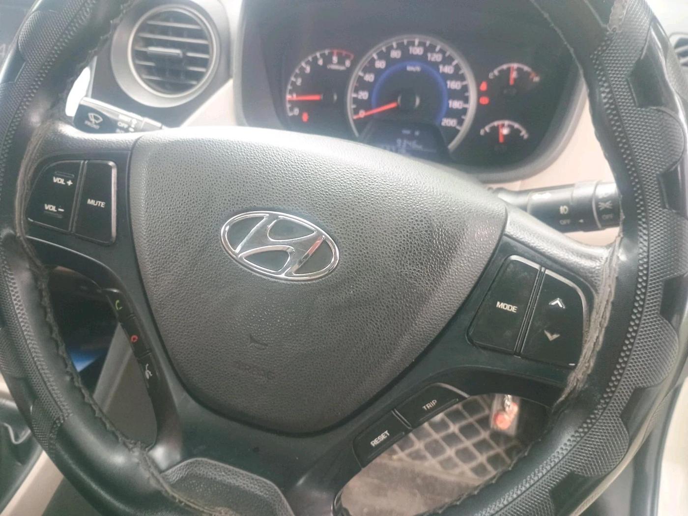 2018 Hyundai Grand i10 SPORTZ U2 1.2 CRDI, Diesel, Manual, 2,53,719 km, interior
