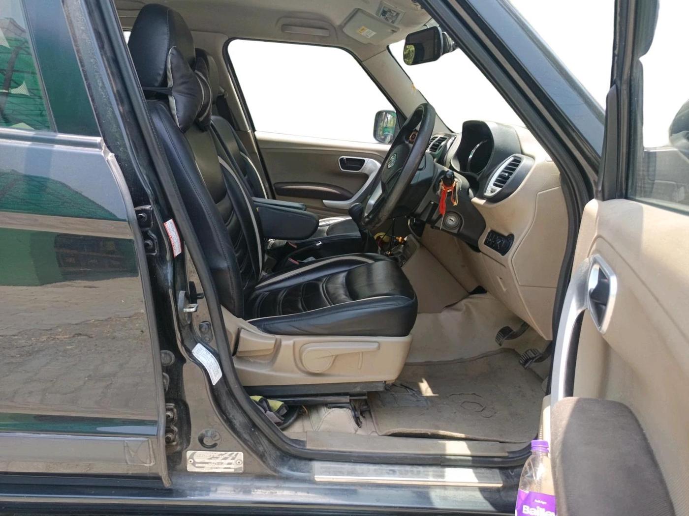 2016 Mahindra TUV300 T8, Diesel, Manual, 1,88,537 km, interior