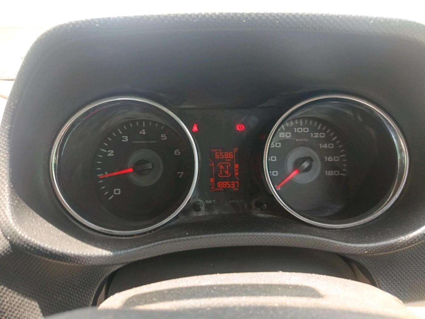 2016 Mahindra TUV300 T8, Diesel, Manual, 1,88,537 km, interior