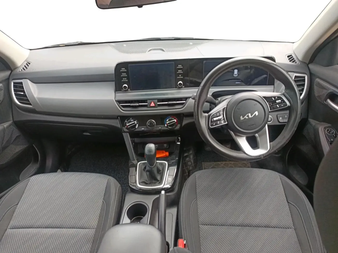 2024 KIA SELTOS  HTK 1.5 PETROL MT, Petrol, Manual, 38,885 km, interior