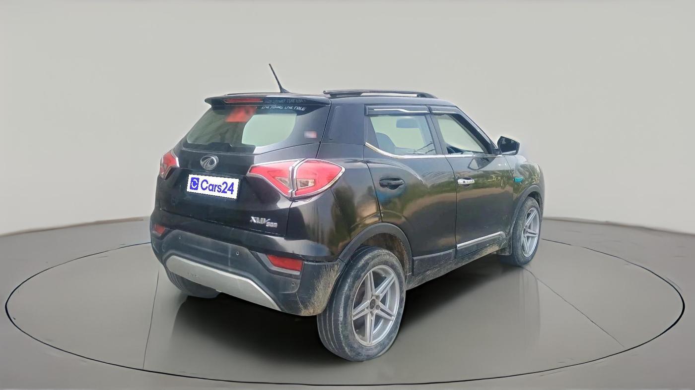 2020 Mahindra XUV300 W6 1.5 Diesel, Diesel, Manual, 51,677 km, exterior