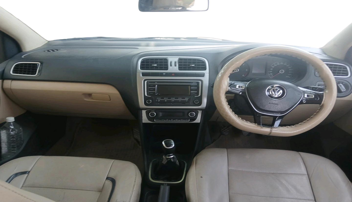 2015 Volkswagen Polo HIGHLINE1.5L, Diesel, Manual, 86,552 km, interior