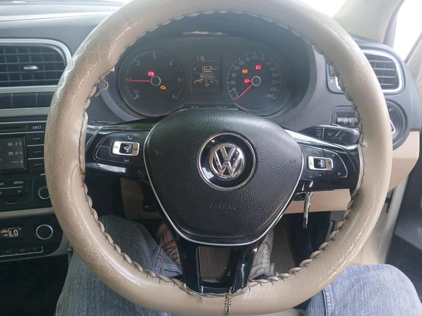 2015 Volkswagen Polo HIGHLINE1.5L, Diesel, Manual, 86,552 km, interior