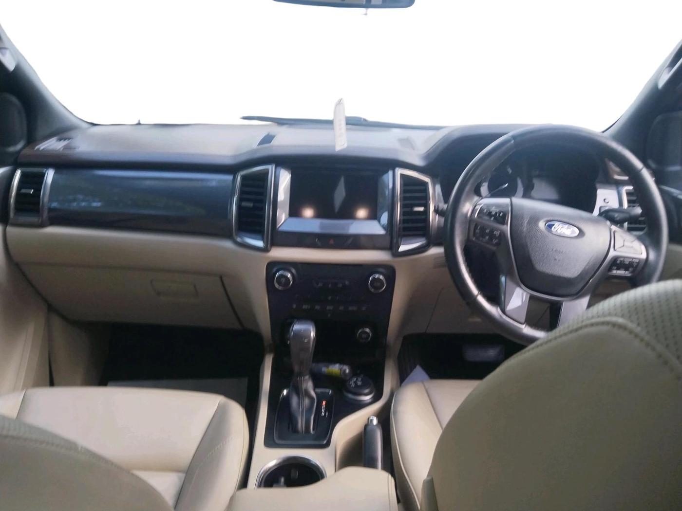 2018 Ford Endeavour TITANIUM 3.2 4X4 AT, Diesel, Automatic, 82,905 km, interior
