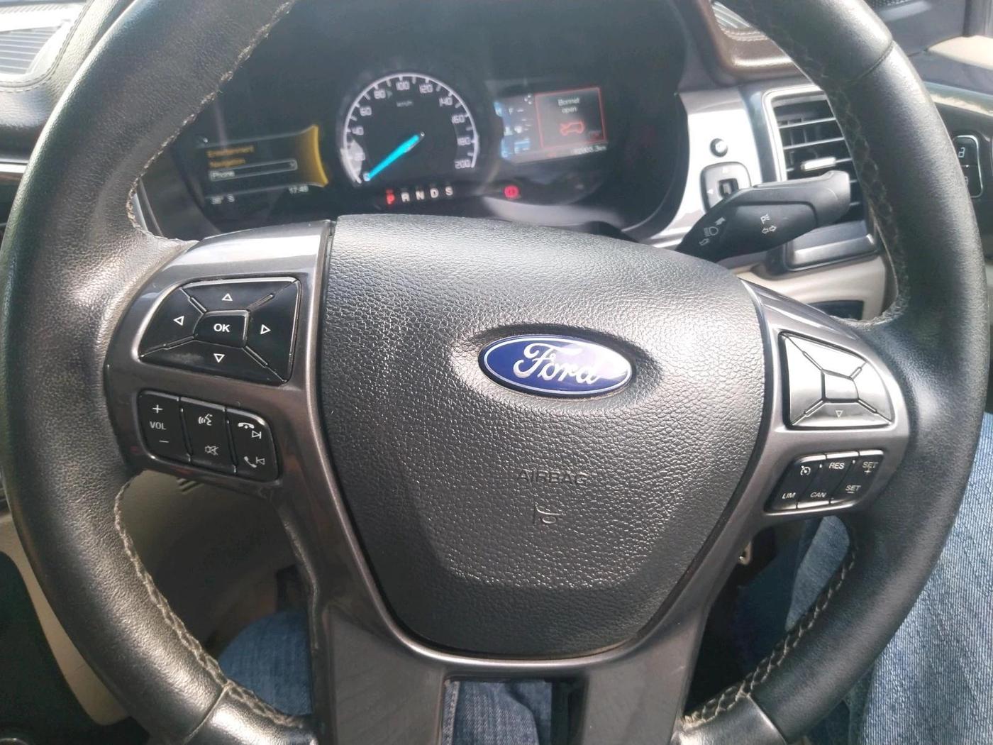 2018 Ford Endeavour TITANIUM 3.2 4X4 AT, Diesel, Automatic, 82,905 km, interior