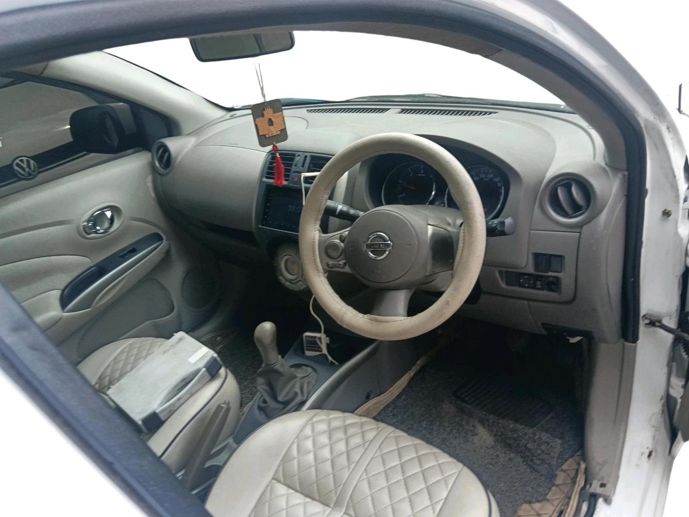 2011 Nissan Sunny XV DIESEL, Diesel, Manual, 2,36,574 km, interior