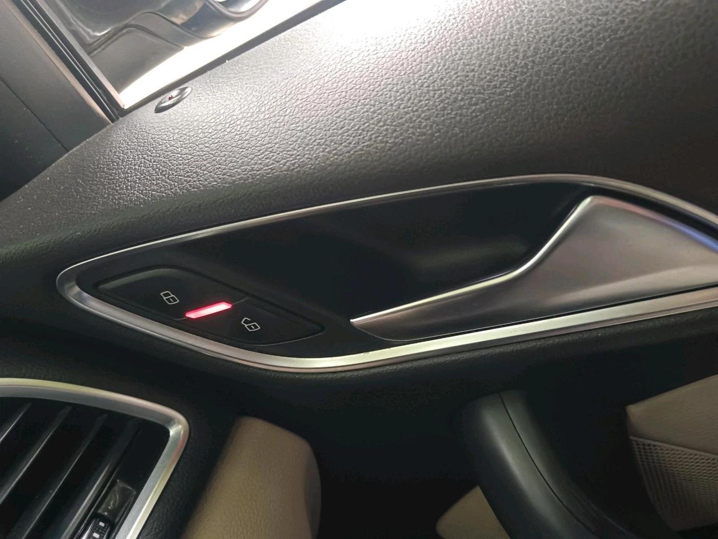 2015 Audi Q3 35 TDI Quattro, Diesel, Automatic, 1,10,206 km, interior